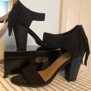 **SOLD** Black fringe back heels